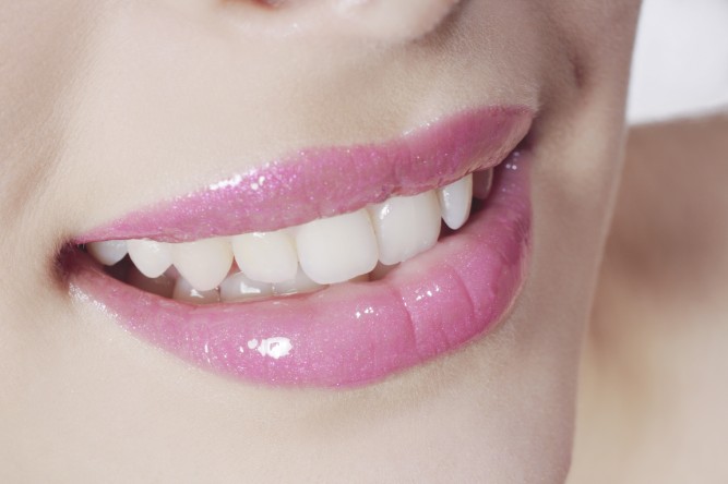 Woman made-up lips © Castejon Aline/Oredia