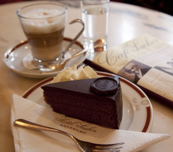 Austria, Salzburger Land, Salzburg, Sacher Hotel Cafe, Sachertor
