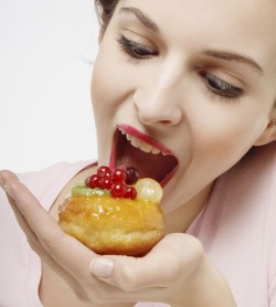 Woman fruits tartlet  Castejon Aline/Oredia