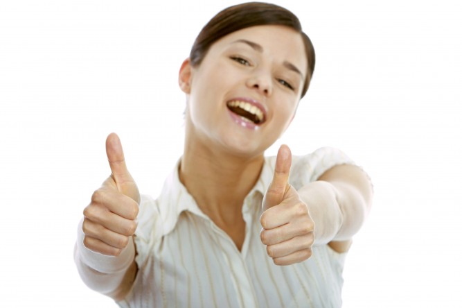 junge Frau zeigt OK Zeichen yong business woman doing the ok sign