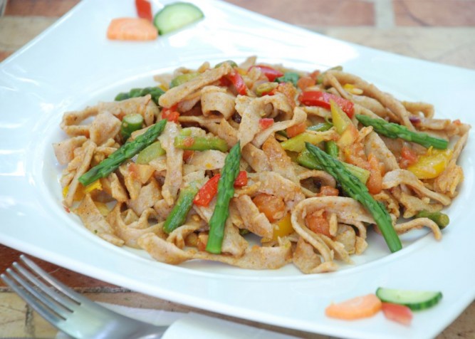 tagliatelle spelta cu sparanghel si legume(1)