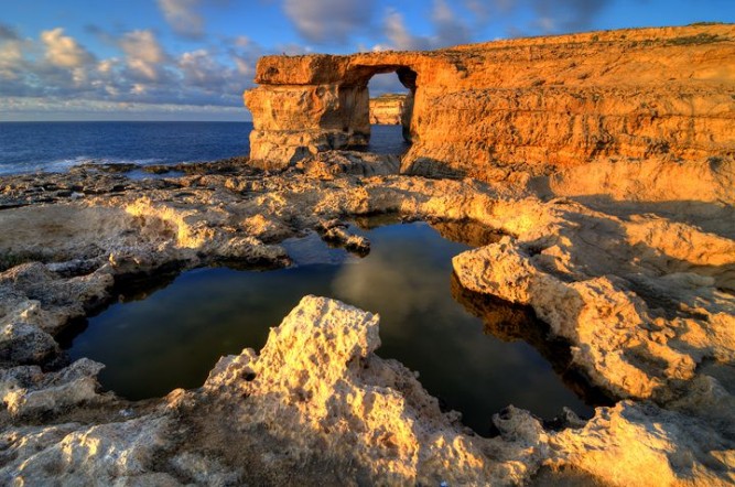 fereastra albastra gozo