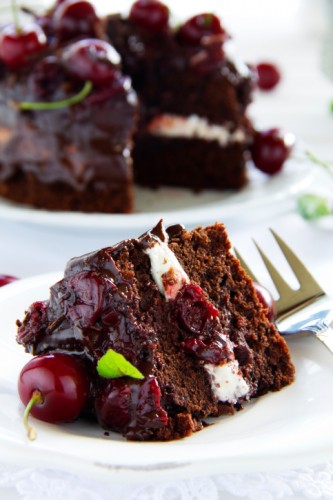 thinkstock-tort-ciocolata-crema-branza