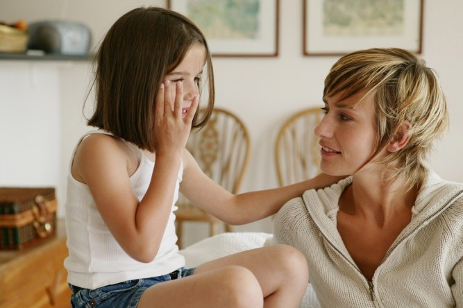 mama-discuta-copil