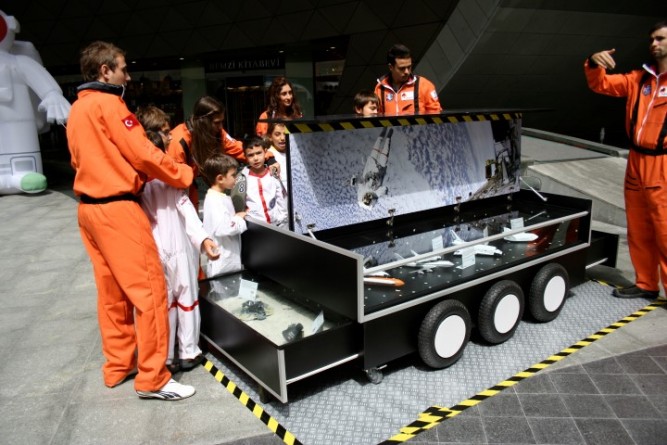 Kids on The Moon
