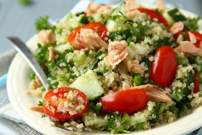 salata-quinoa-somon