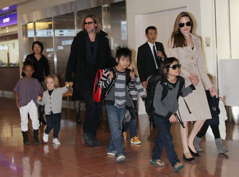 angelina-jolie-brad-pitt-si-copiii