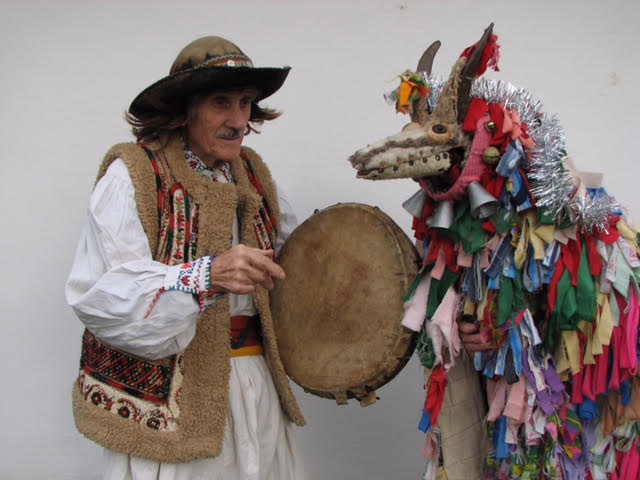 mesterul-n-popa-si-o-masca