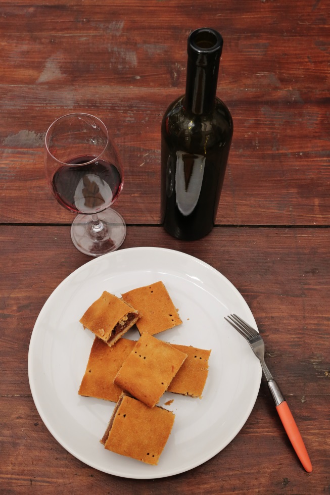 vin-rosu-cu-aperitive