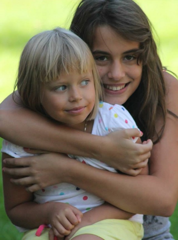 Andreea si Maria fiicele Cameliei