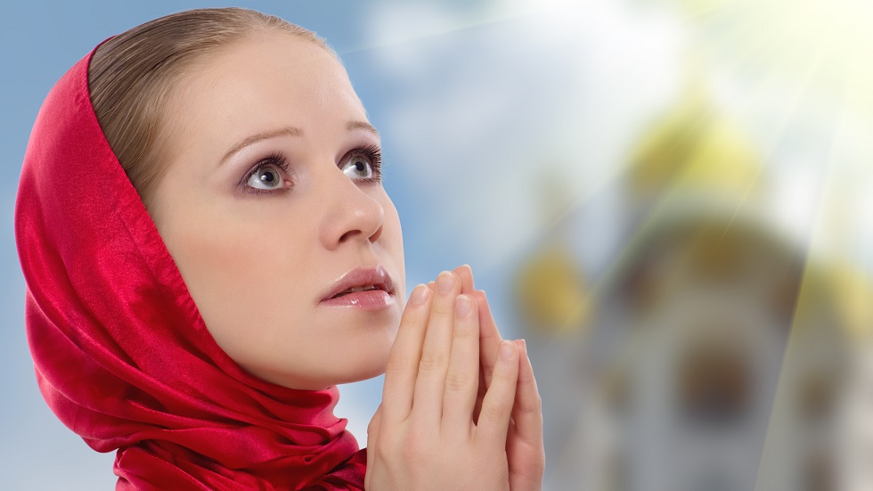 capul acoperit in biserica