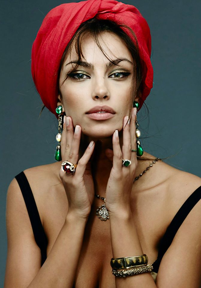 Așa arată Mădălina Ghenea la o săptămână de când a născut ...