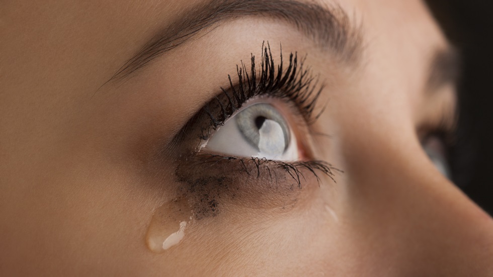 5 trucuri care te ajută să îți stăpânești lacrimile