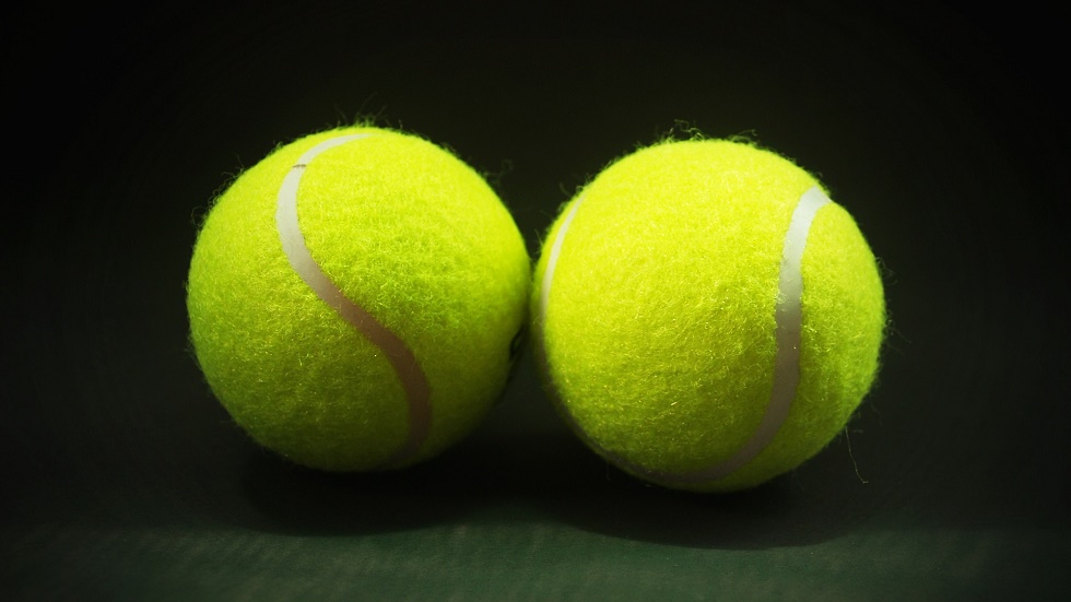 Mingea de tenis în timpul călătoriei cu avionul
