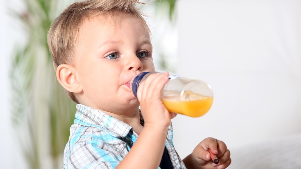 copiii cu vârsta sub un an nu ar trebui să consume sucuri din fructe