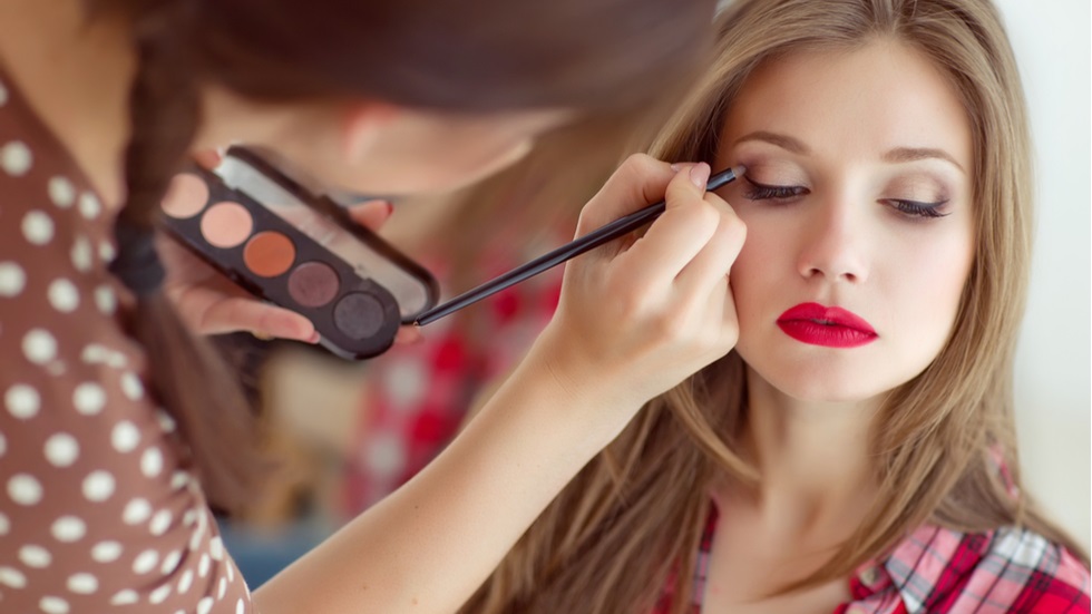 Tendințele Verii 2018 în Materie De Make Up Cum Te Aranjezi Pentru