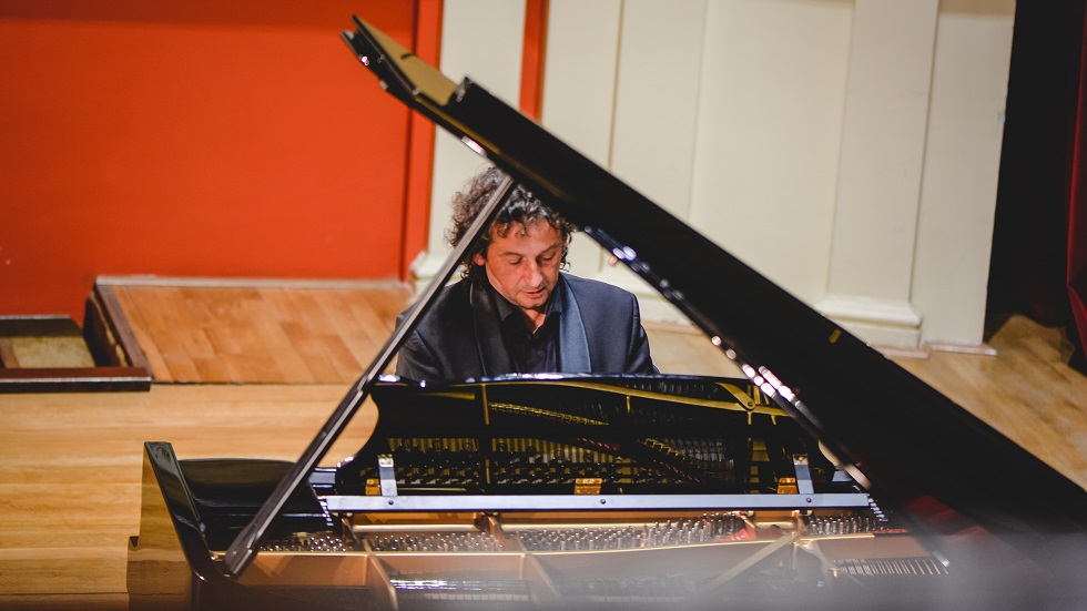 Horia Mihail-Pianul calator