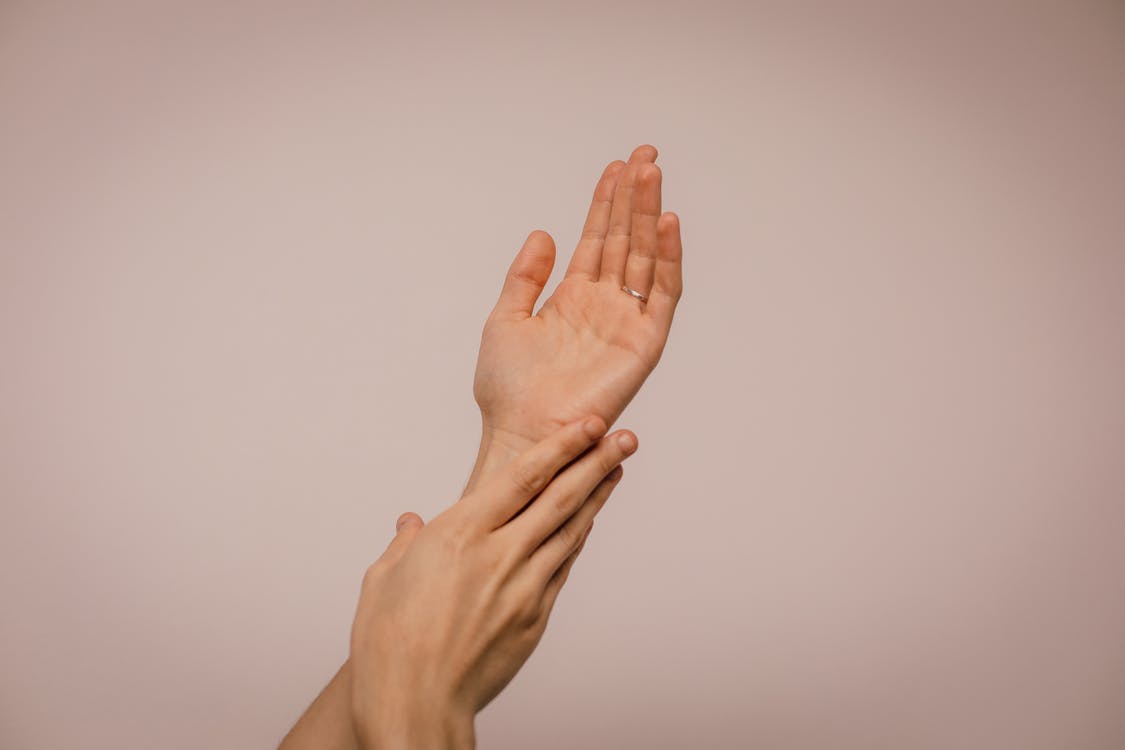 exercitii recuperare mana fracturata