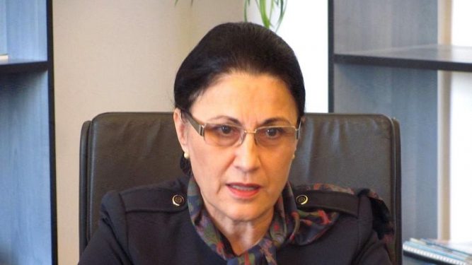Ecaterina Andronescu vrea să scurteze vacanţa elevilor