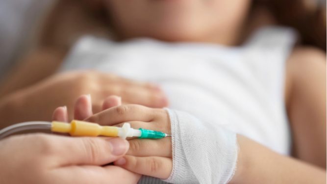 O fetita a ajuns la spital din cauza unui tifon
