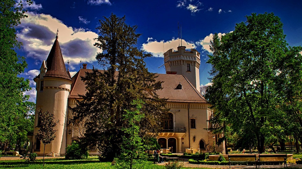Castelul Karolyi, locul din România care atrage anual peste 50.000 ...