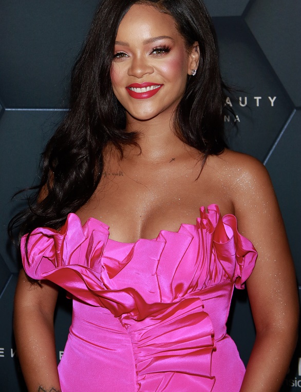 Rihanna și-a dat în judecată tatăl