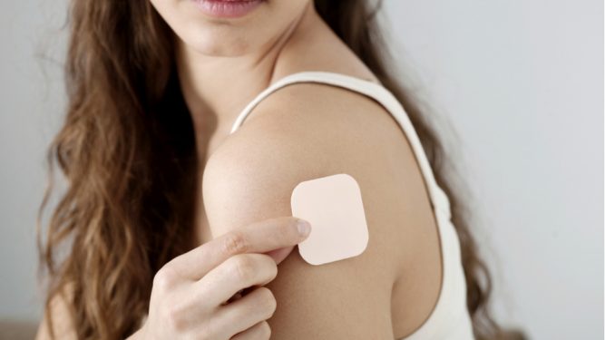 plasture contraceptiv cu microneedling