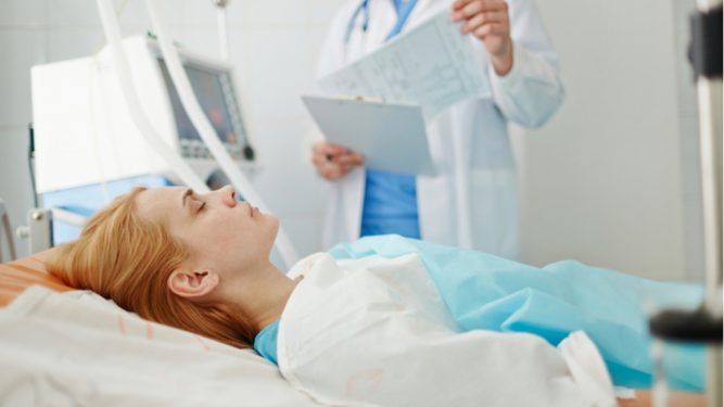 O femeie aflata in coma a nascut