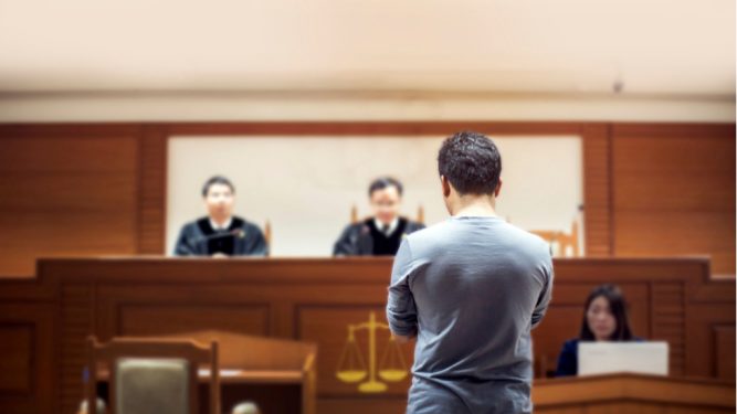 și dă părinții în judecată pentru că nu i-au cerut acordul înainte să-l aducă pe lume