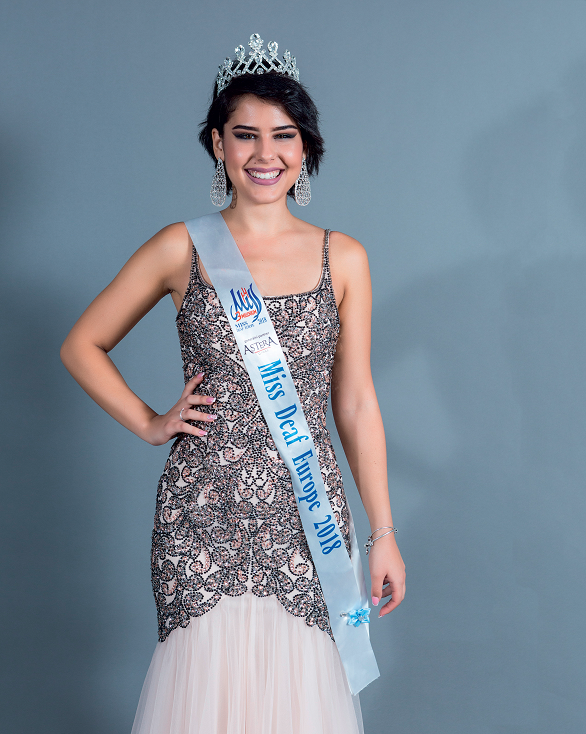 Andreea Maria Stîngaciu este Miss Deaf Europa