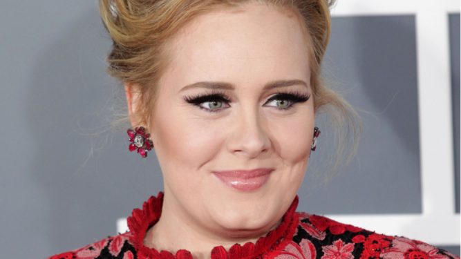 Adele divorțează după trei de căsnicie