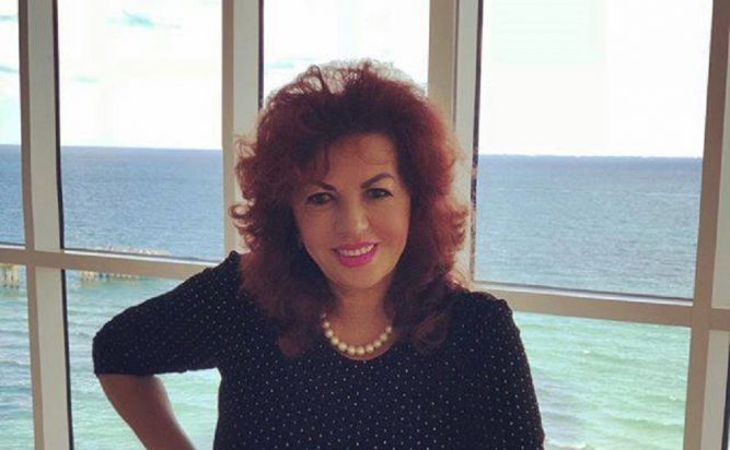 Câte operații estetice are Carmen Harra Clarvăzătoarea a dat cărțile pe față