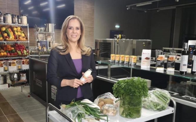 Nutriționistul Mihaela Bilic „Mâncarea se mănâncă cu lingura, nu se bea cu paiul