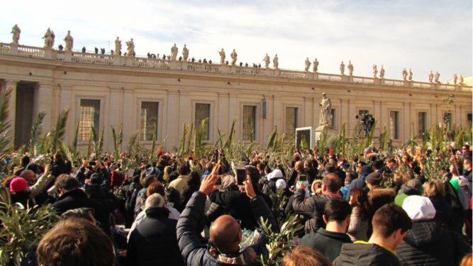 Un român a rostit una dintre rugăciunile slujbei oficiate de Papa Francisc