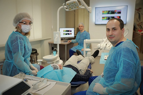 Implant fără tăieturi