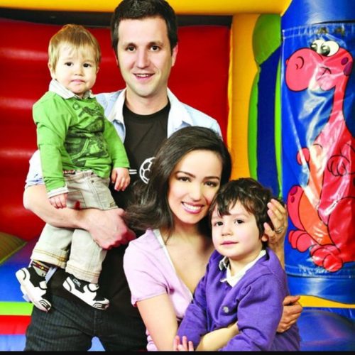 Olivia Steer, Andi Moisescu și fiii lor, David și Luca
