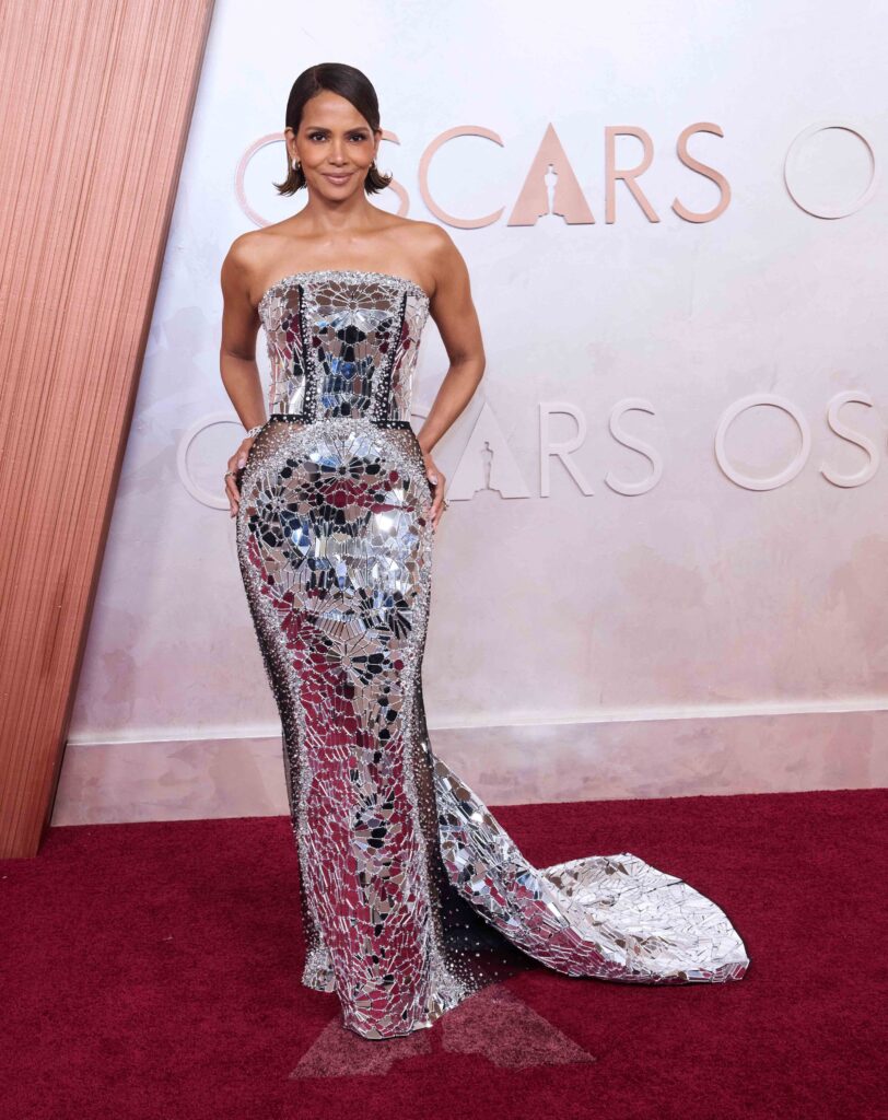 Halle Berry, pe covorul rosu