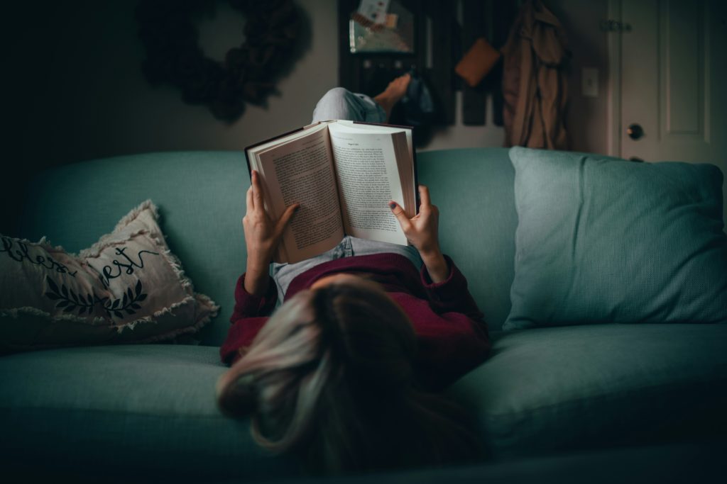De ce sunt atât de populare cărțile romantasy pe BookTok?