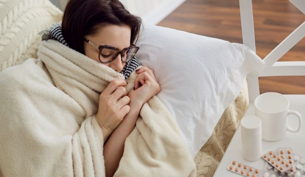 Cum te refaci după o viroză: odihnă, hidratare și produse utile pentru simptome persistente