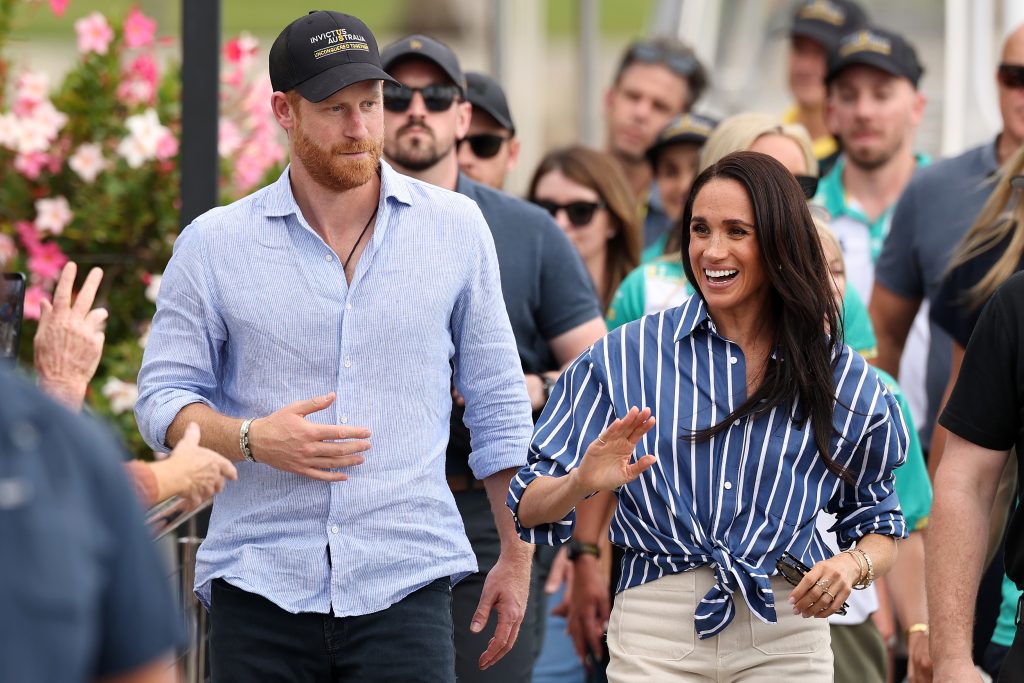 Meghan Markle și Prințul Harry, revenire de lux în Marea Britanie: cât a costat zborul cu avionul privat și ce tensiuni reaprinde mutarea