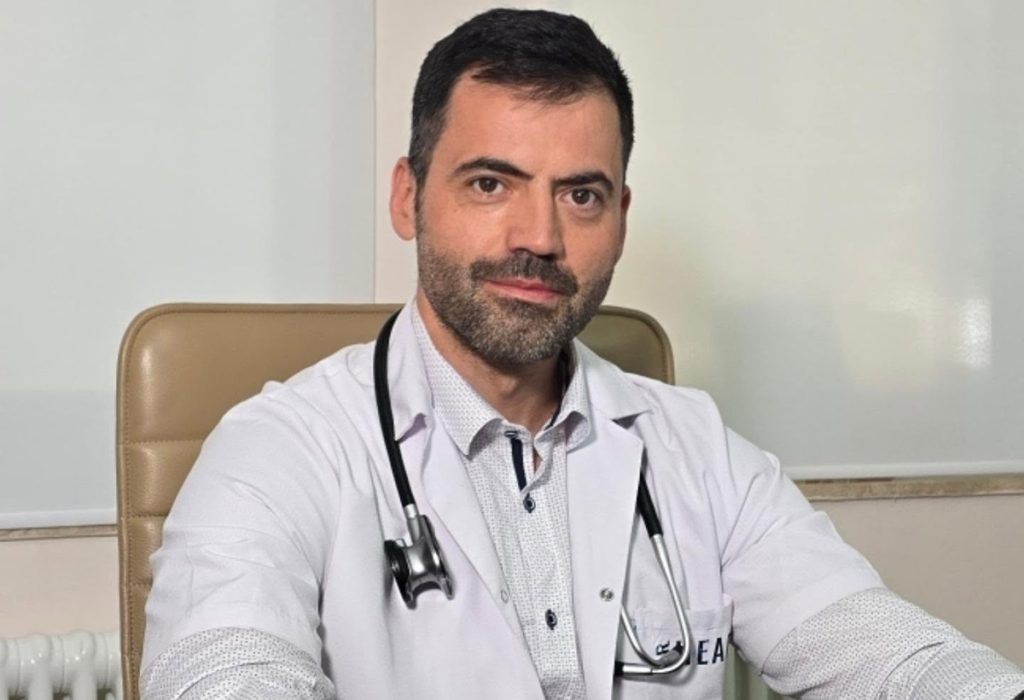 Stefan Busnatu in halat alb