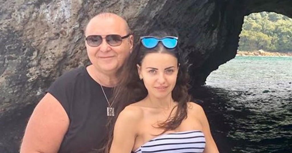 Imagini cu Nick Rădoi și fiul Mădălinei Apostol, în aeroport. Familia se pregătește de înmormântare. „Prima oară a fost la o clinică”